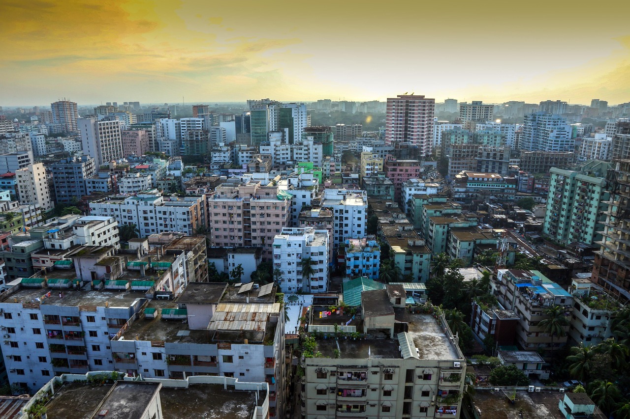 This picture shows many tall buildings located in the city of Dhaka, located in the heart of Bangladesh